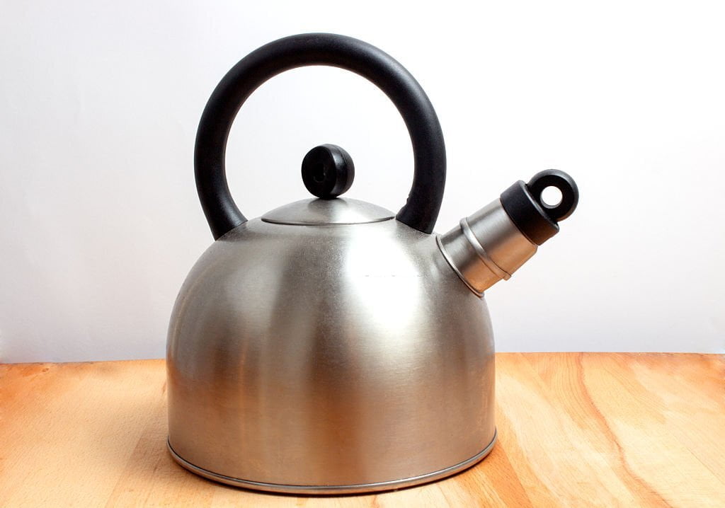 How do I choose a stove tea kettle?